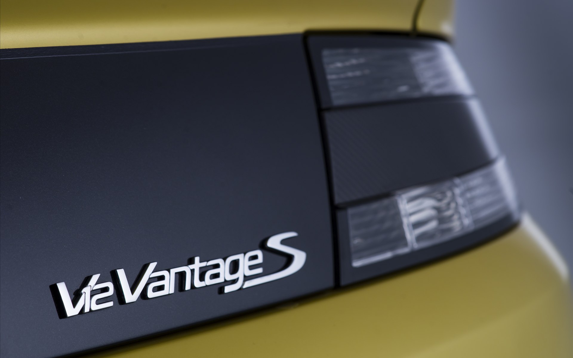 Aston Martin V12 Vantage S 2014